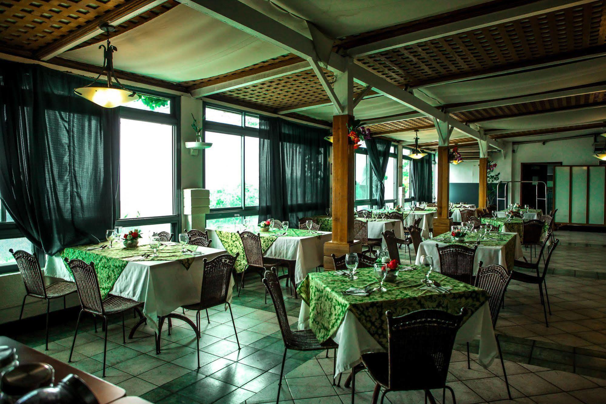 Days Hotel Tagaytay Tagaytay City Zewnętrze zdjęcie