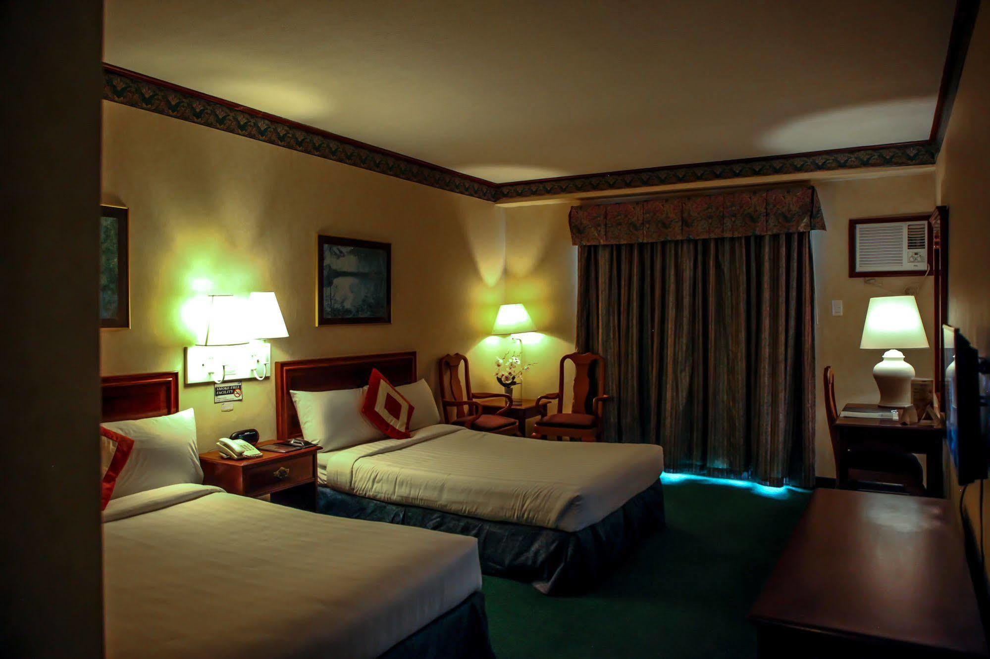 Days Hotel Tagaytay Tagaytay City Zewnętrze zdjęcie